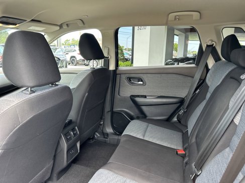Used 2023 Nissan Rogue SV image 17