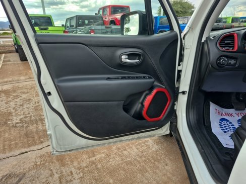 Used 2023 Jeep Renegade Trailhawk image 13