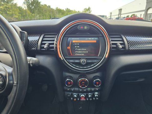 Used 2019 MINI Cooper S image 25