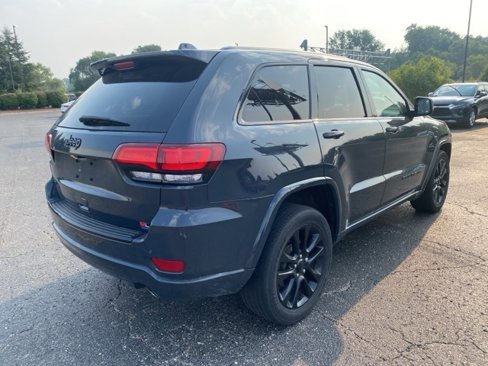 Used 2018 Jeep Grand Cherokee Altitude image 4
