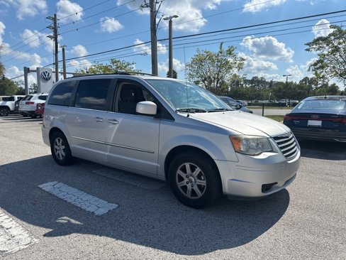 Used 2010 Chrysler Town & Country Touring w/ Family Value Group image 4