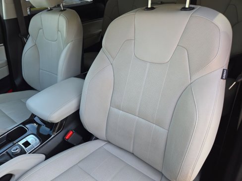 Used 2020 Kia Telluride EX image 16