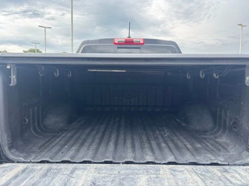 Certified 2021 Chevrolet Colorado Z71 w/ Z71 Midnight Edition image 5