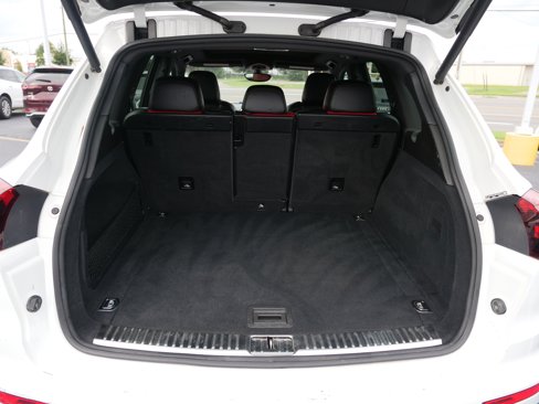Used 2018 Porsche Cayenne Platinum Edition w/ Premium Package image 12
