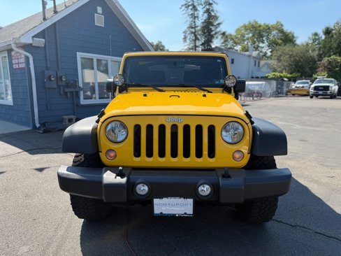 Used 2015 Jeep Wrangler Rubicon w/ Power Convenience Group image 3