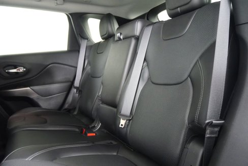 Used 2019 Jeep Cherokee Overland w/ Technology Group image 16