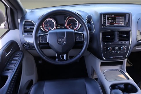 Used 2017 Dodge Grand Caravan SXT image 17