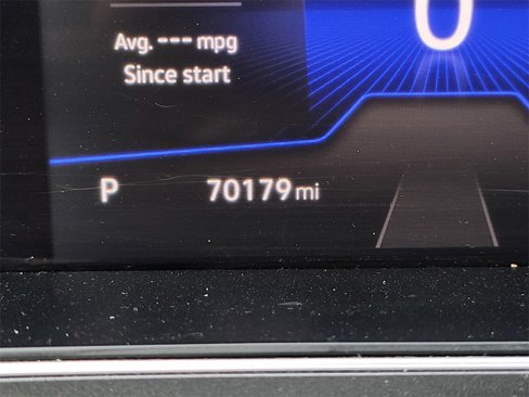 Used 2022 Volkswagen Tiguan SE w/ Panoramic Sunroof Package image 13