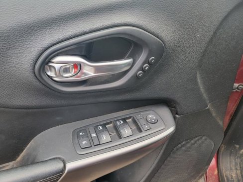 Used 2019 Jeep Cherokee Limited w/ Luxury Group image 15