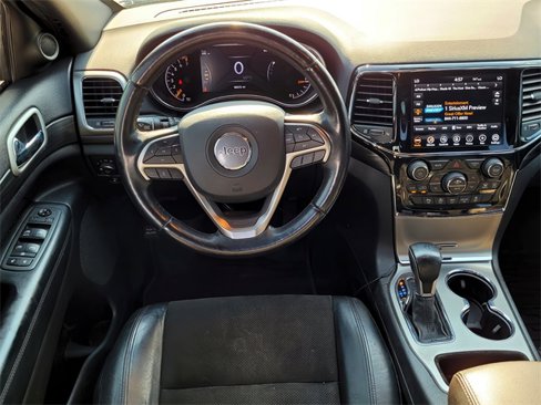 Used 2021 Jeep Grand Cherokee Laredo X image 12