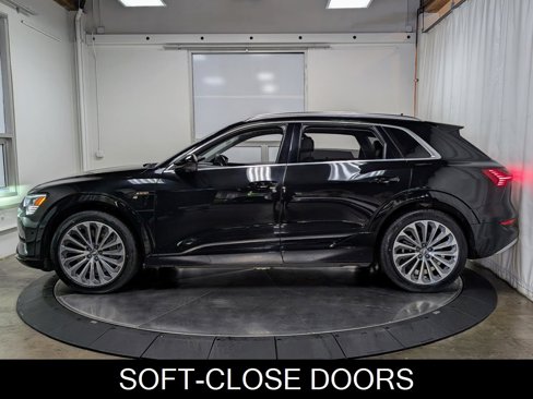 Used 2019 Audi e-tron Prestige w/ Prestige Package image 5