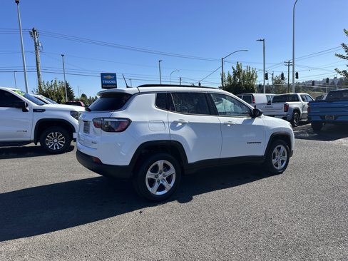 Used 2024 Jeep Compass Latitude image 6