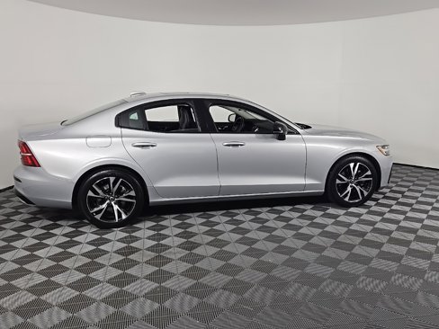 Certified 2025 Volvo S60 B5 Core image 6