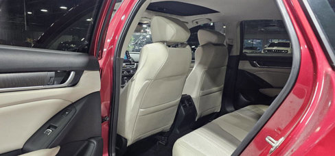 Used 2018 Honda Accord Touring image 9
