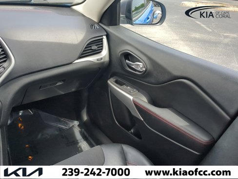 Used 2018 Jeep Cherokee Trailhawk image 15