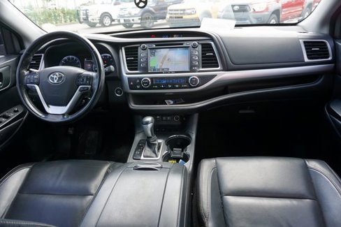 Used 2017 Toyota Highlander FWD V6 image 5