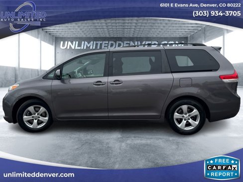 Used 2014 Toyota Sienna LE image 7