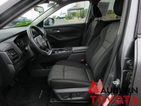 Used 2024 Nissan Rogue SV image 11