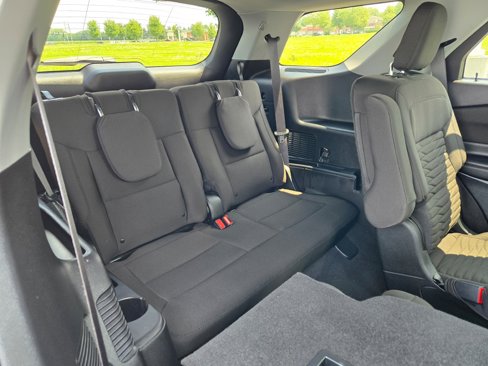 Used 2020 Ford Explorer XLT w/ Comfort Package image 10