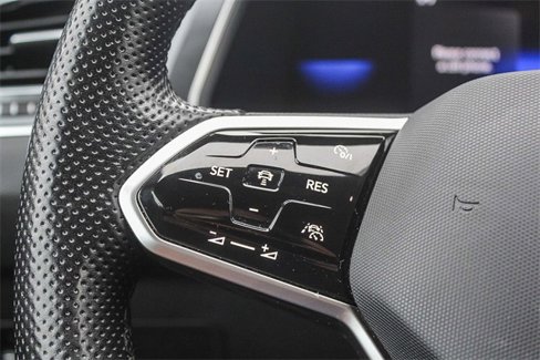Used 2022 Volkswagen Tiguan SE R-Line image 30