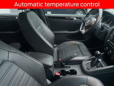 Used 2017 Volkswagen Jetta GLI image 11