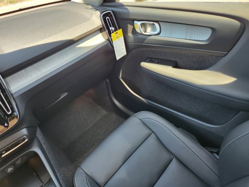 New 2025 Volvo XC40 B5 Core w/ Climate Package image 18