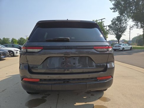 Used 2024 Jeep Grand Cherokee Limited w/ Black Appearance Package image 6