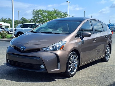 Used 2017 Toyota Prius V Five image 2