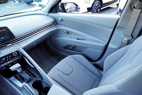 Certified 2024 Hyundai Elantra SEL image 20