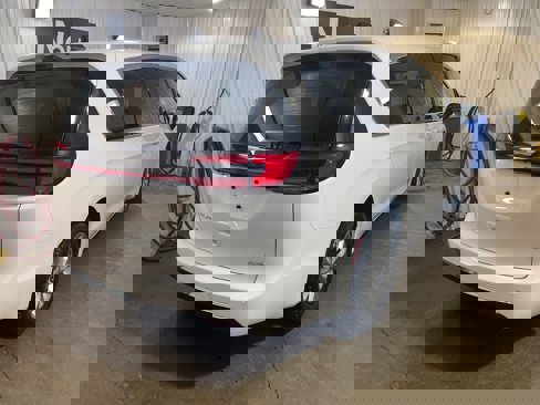 New 2025 Chrysler Pacifica Select image 6