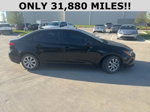 Used 2023 Toyota Corolla LE image 2