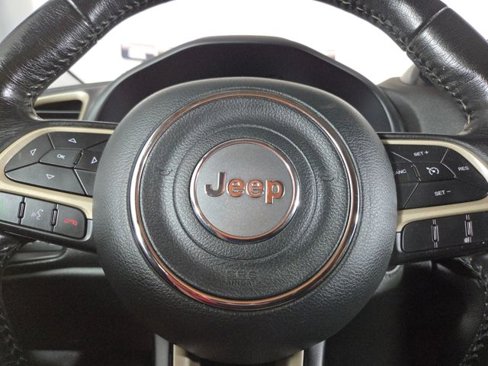Used 2017 Jeep Renegade Latitude w/ Cold Weather Group image 23