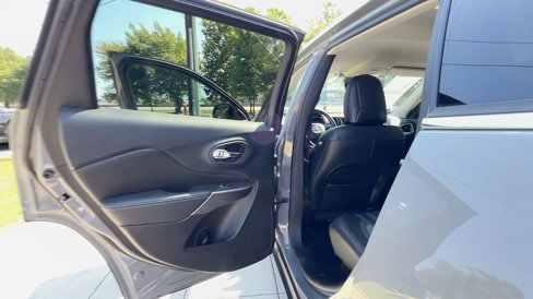 Used 2021 Jeep Cherokee Latitude Plus image 39