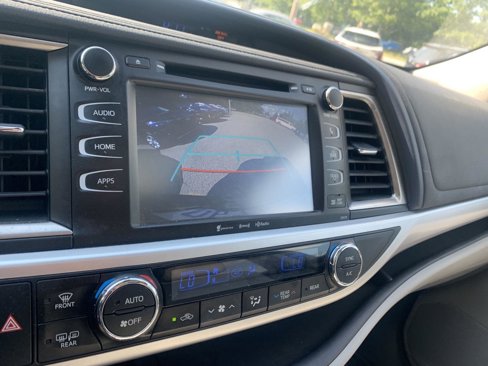 Used 2018 Toyota Highlander XLE image 10