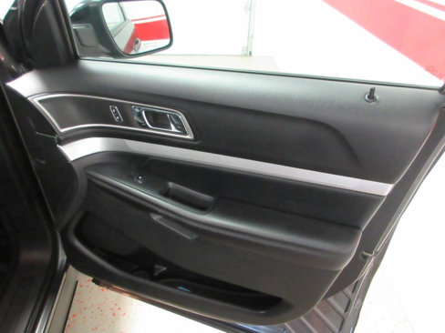 Used 2017 Ford Explorer XLT w/ Equipment Group 202A image 29
