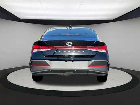 New 2025 Hyundai Elantra SE image 6