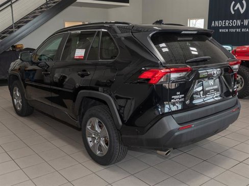 Used 2022 Toyota RAV4 XLE image 18