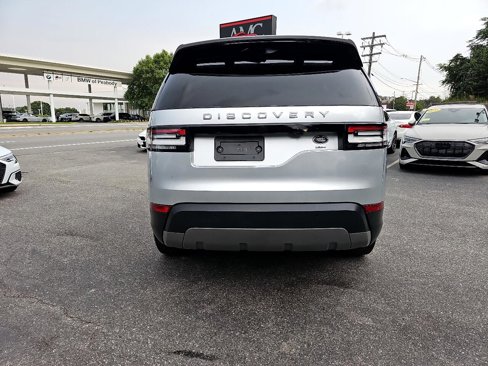 Used 2018 Land Rover Discovery SE image 14