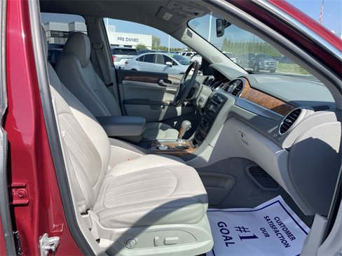 Used 2010 Buick Enclave CXL image 17