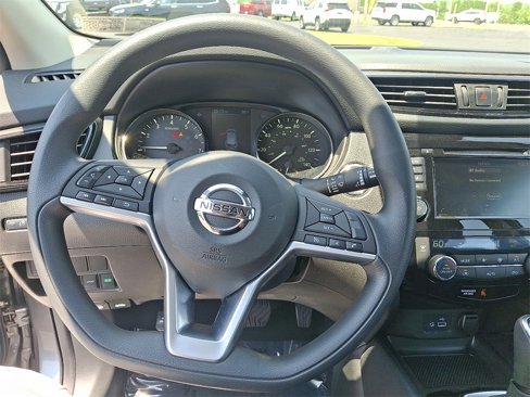 Used 2020 Nissan Rogue Sport SV image 18