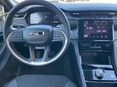 New 2025 Jeep Grand Cherokee Altitude image 3