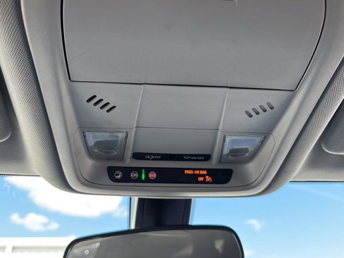 Used 2020 Chevrolet Blazer LT image 28