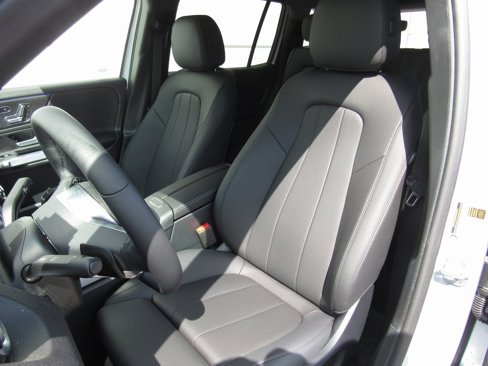 New 2025 Mercedes-Benz GLB 250 4MATIC image 11