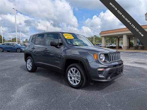 Used 2023 Jeep Renegade Latitude image 1
