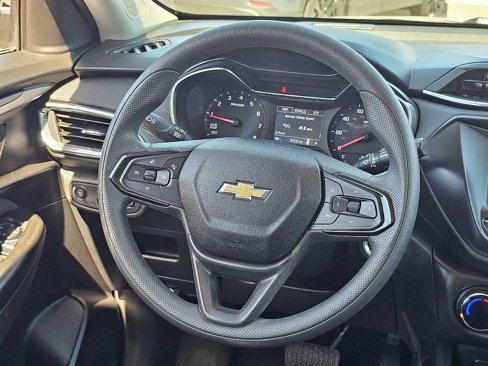 Used 2022 Chevrolet TrailBlazer LT w/ LPO, Blackout Package image 35