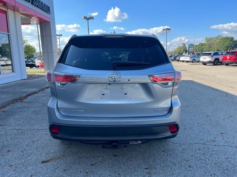 Used 2016 Toyota Highlander LE image 4