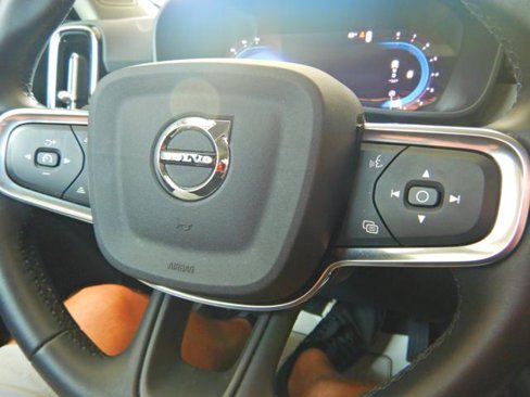 Used 2025 Volvo XC40 B5 Plus image 20
