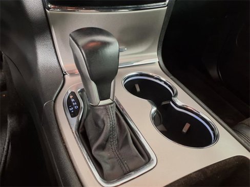 Used 2019 Jeep Grand Cherokee Altitude image 22