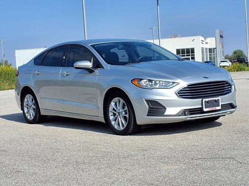Used 2019 Ford Fusion SE image 1