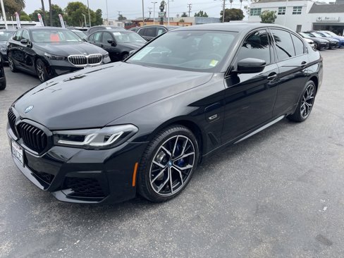 Used 2022 BMW 530e w/ Premium Package image 3